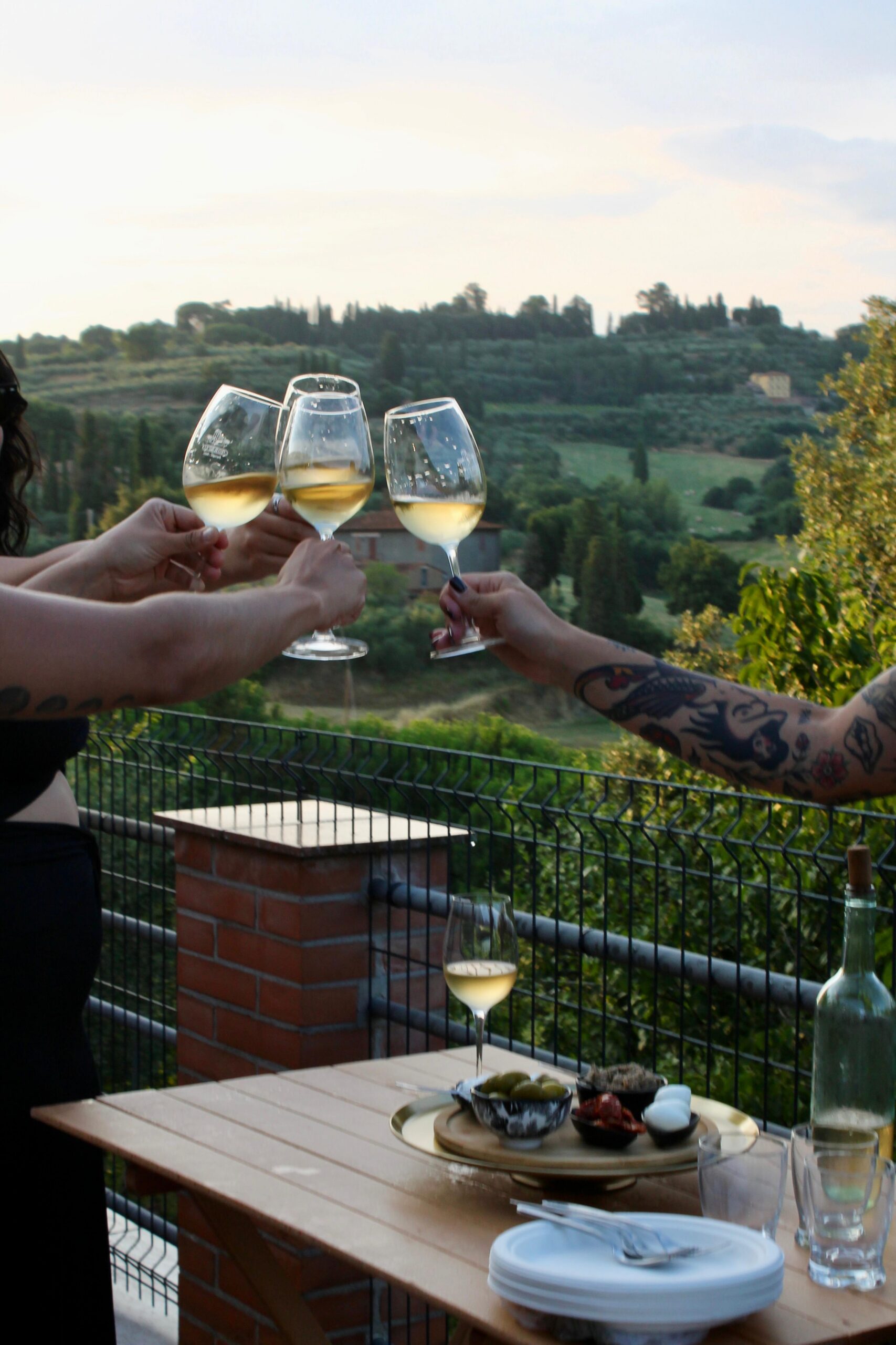 brindisi calici vino