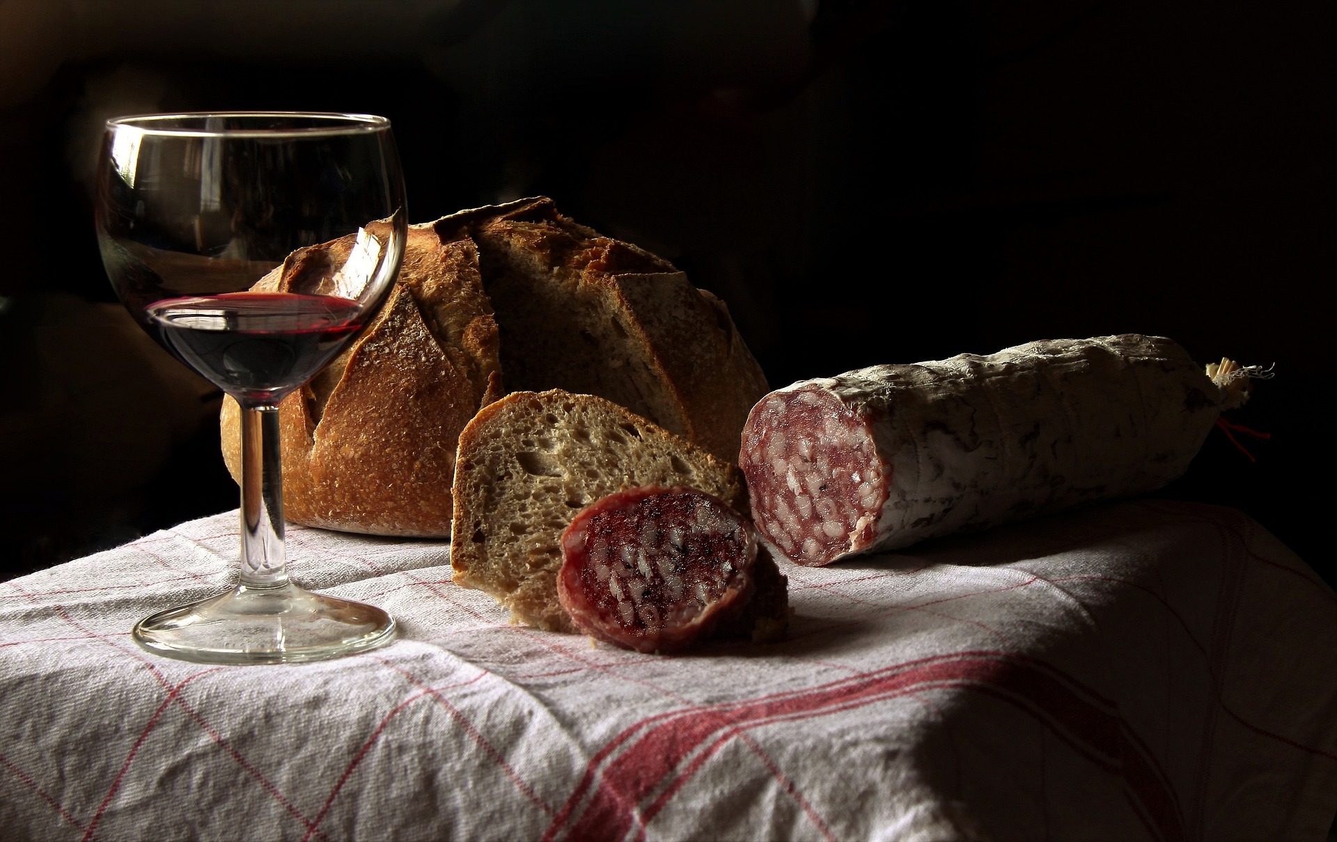 vino e salame toscano